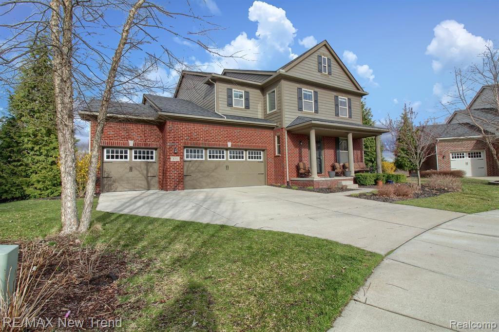 823 LAKE WOODS Drive, Canton, MI 48188 — Photo 2