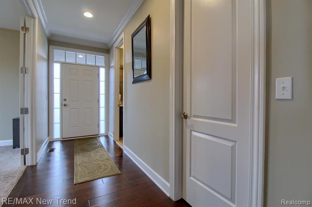 823 LAKE WOODS Drive, Canton, MI 48188 — Photo 3