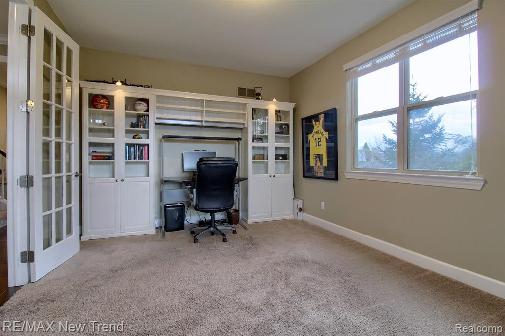 823 LAKE WOODS Drive, Canton, MI 48188 — Photo 4