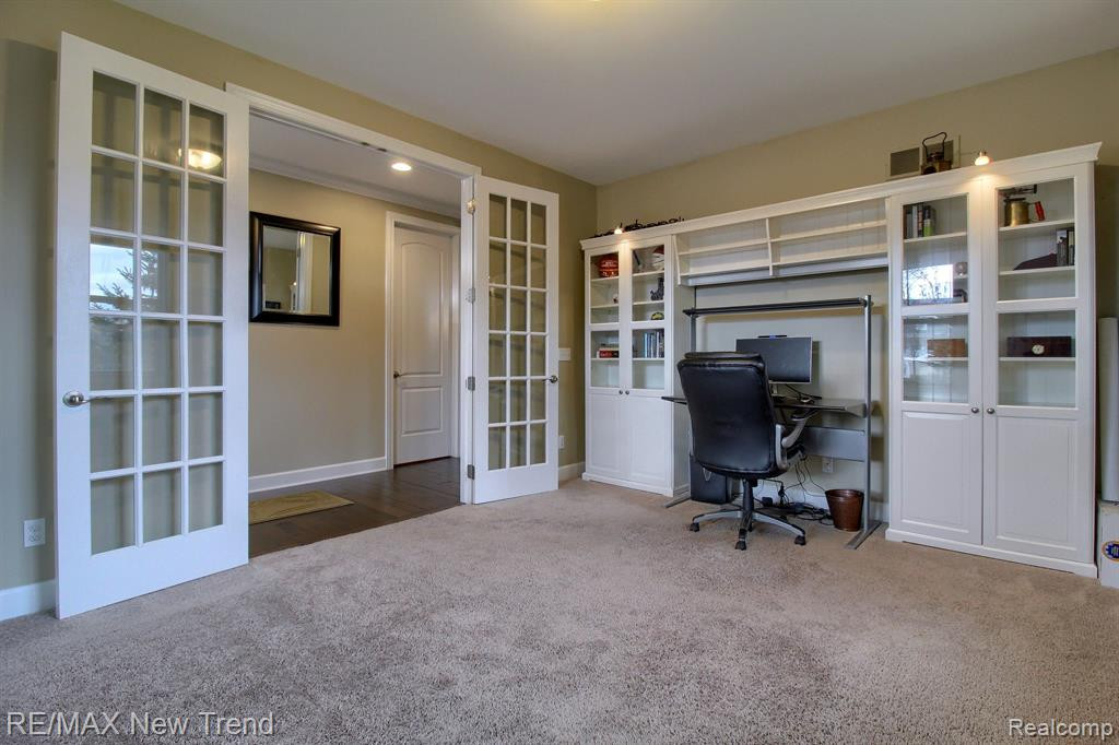 823 LAKE WOODS Drive, Canton, MI 48188 — Photo 5