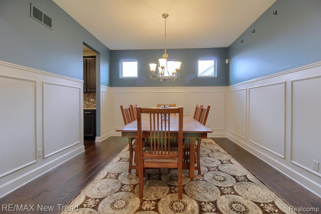 823 LAKE WOODS Drive, Canton, MI 48188 — Photo 6
