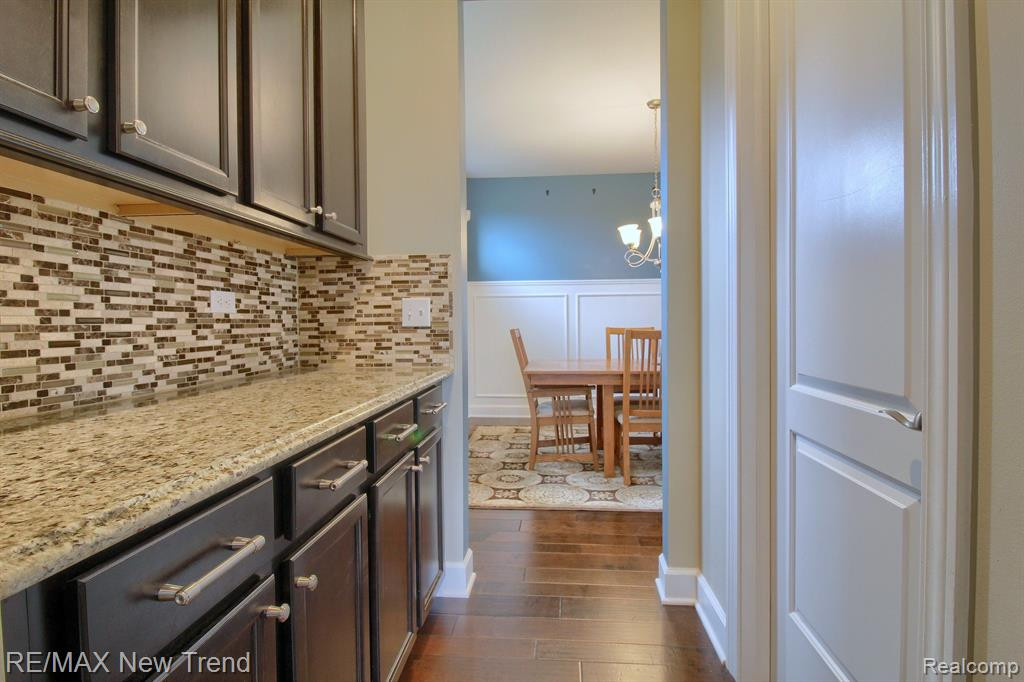 823 LAKE WOODS Drive, Canton, MI 48188 — Photo 8