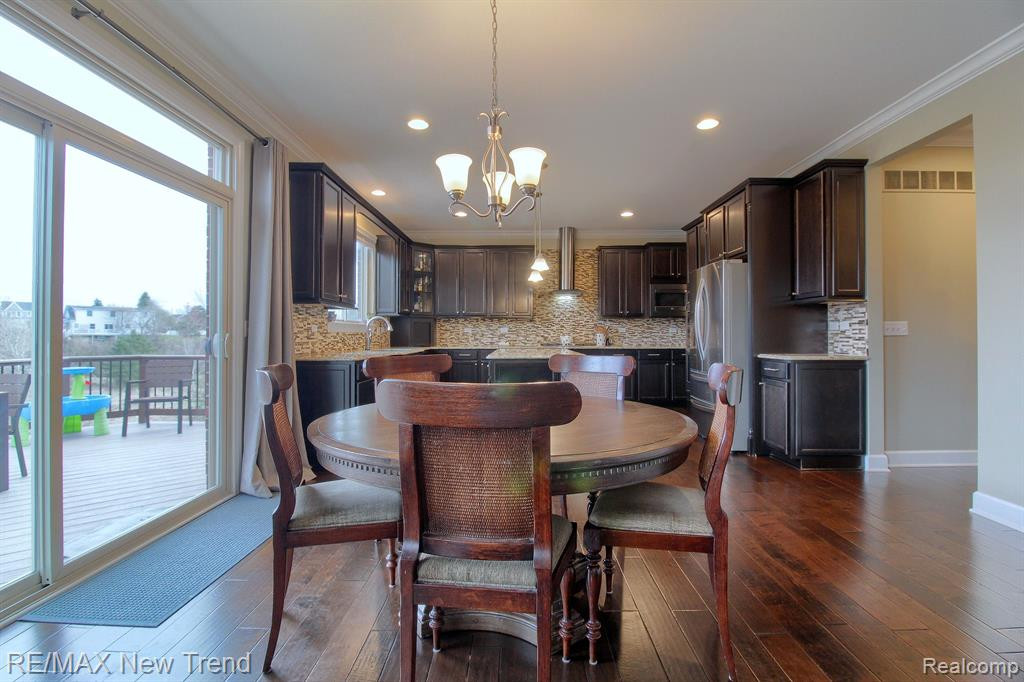 823 LAKE WOODS Drive, Canton, MI 48188 — Photo 9