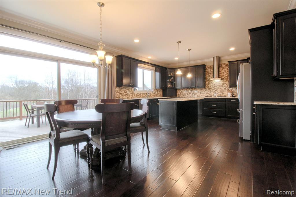 823 LAKE WOODS Drive, Canton, MI 48188 — Photo 10
