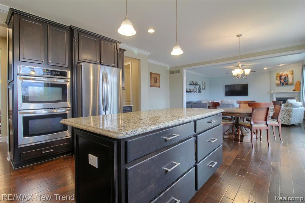 823 LAKE WOODS Drive, Canton, MI 48188 — Photo 12