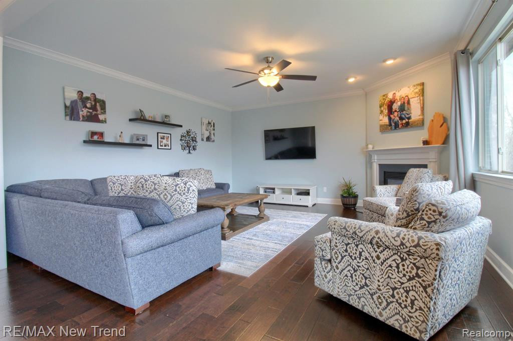 823 LAKE WOODS Drive, Canton, MI 48188 — Photo 15