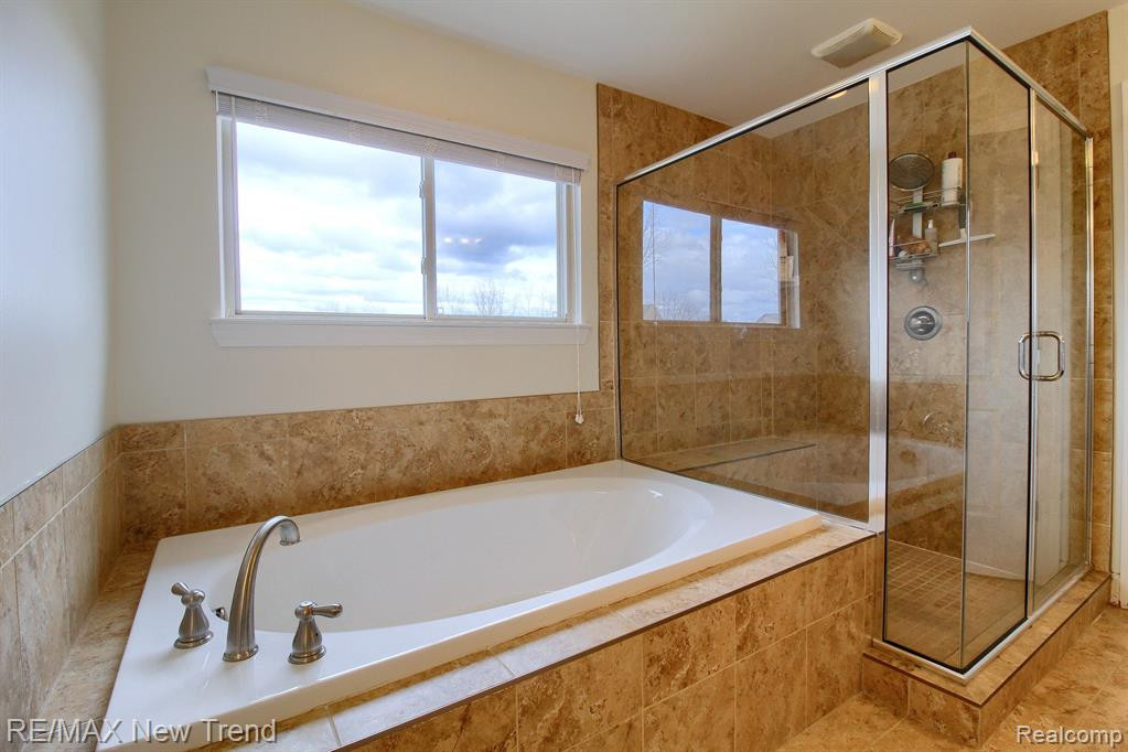 823 LAKE WOODS Drive, Canton, MI 48188 — Photo 23