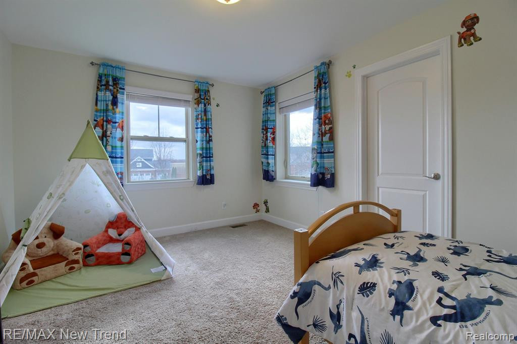 823 LAKE WOODS Drive, Canton, MI 48188 — Photo 24