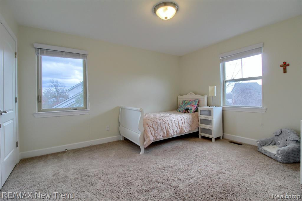 823 LAKE WOODS Drive, Canton, MI 48188 — Photo 25