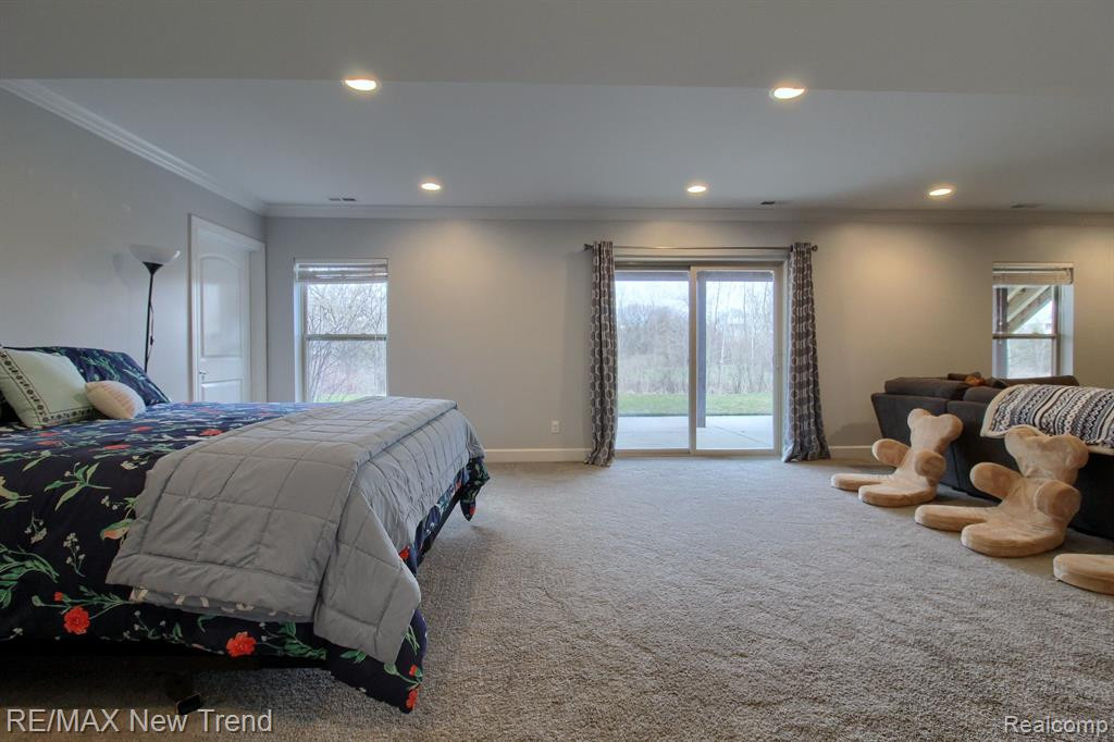 823 LAKE WOODS Drive, Canton, MI 48188 — Photo 32