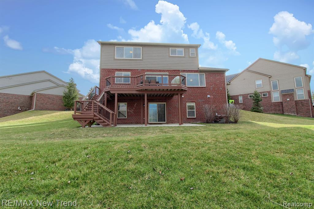 823 LAKE WOODS Drive, Canton, MI 48188 — Photo 34