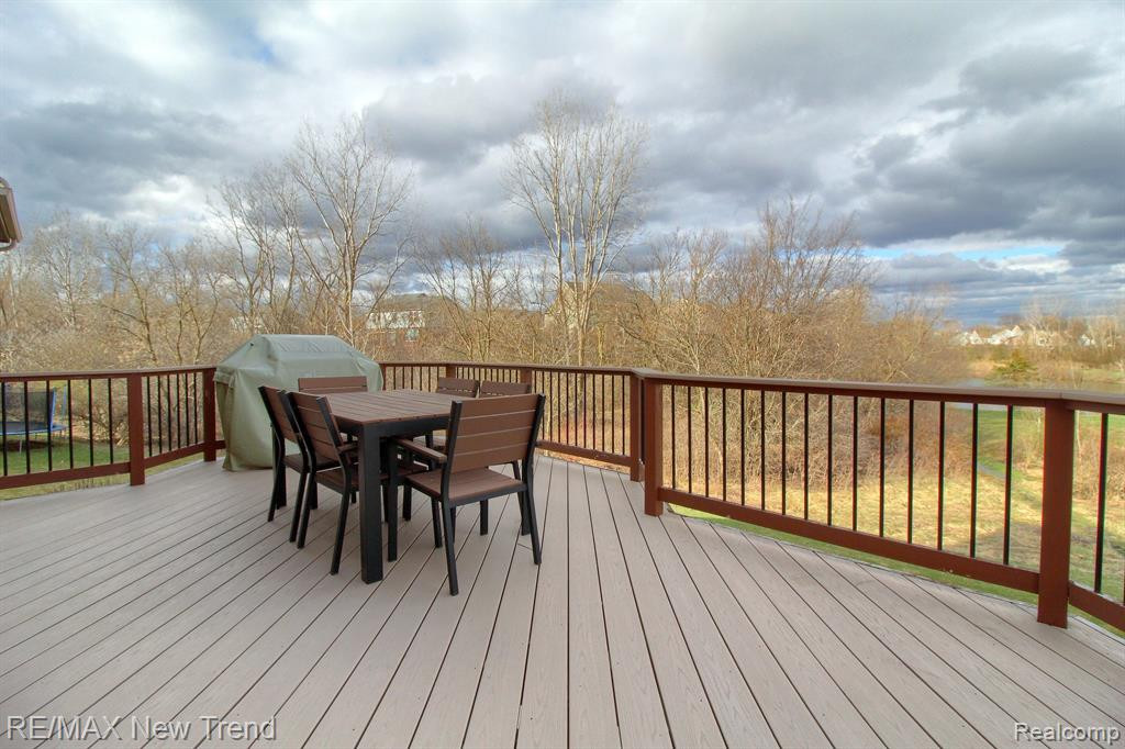 823 LAKE WOODS Drive, Canton, MI 48188 — Photo 36