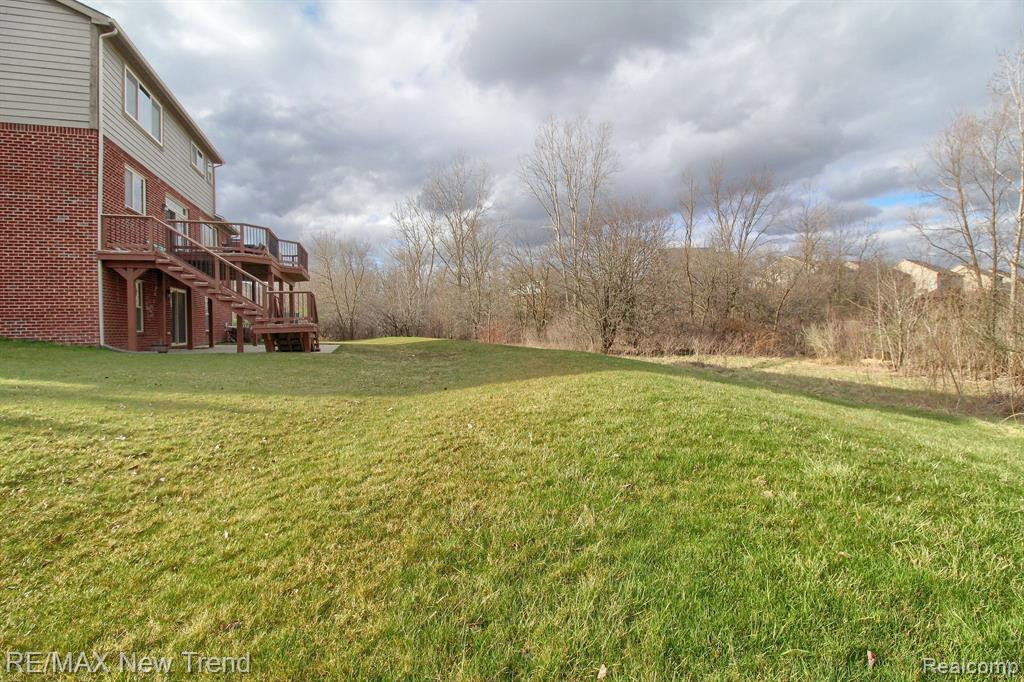 823 LAKE WOODS Drive, Canton, MI 48188 — Photo 39