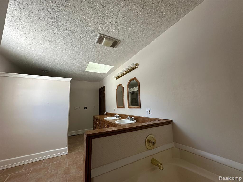 6430 WHITEFORD Road, Ottawa Lake, MI 49267 — Photo 17
