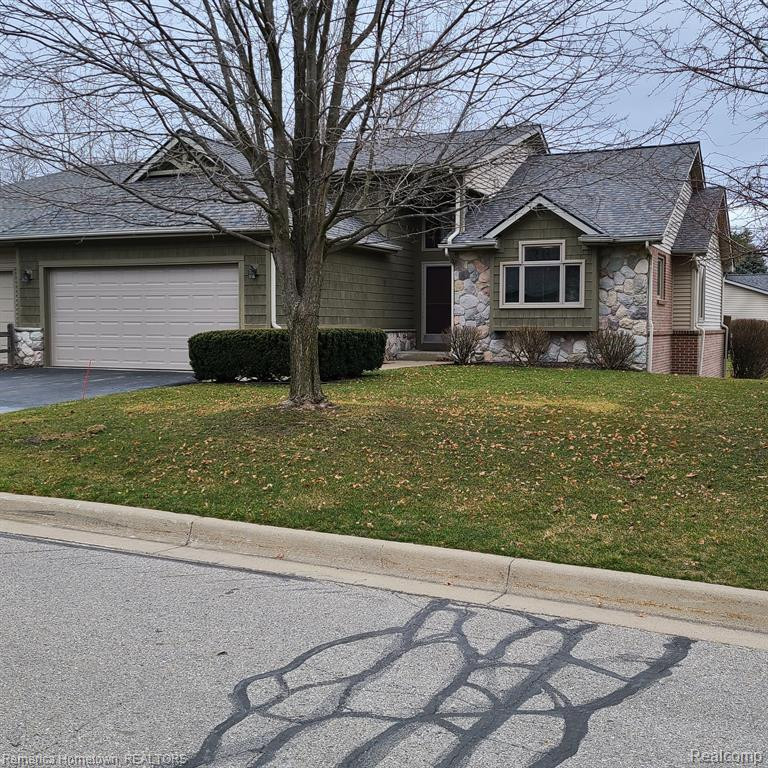 700 HEATHERIDGE Court, Brighton, MI 48116 — Photo 2