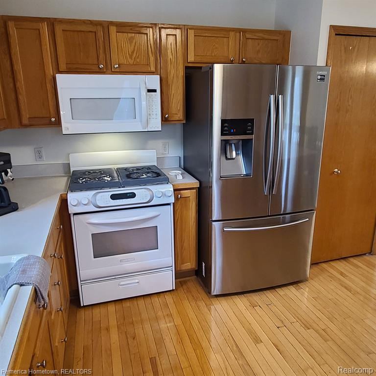 700 HEATHERIDGE Court, Brighton, MI 48116 — Photo 8