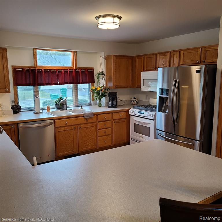 700 HEATHERIDGE Court, Brighton, MI 48116 — Photo 10