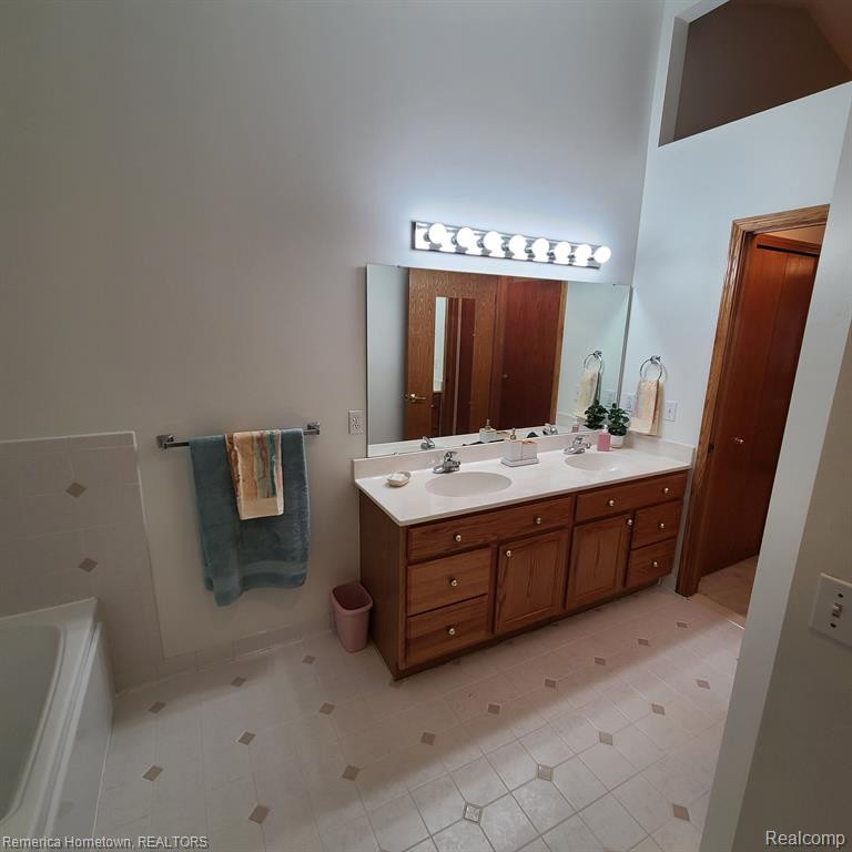 700 HEATHERIDGE Court, Brighton, MI 48116 — Photo 16
