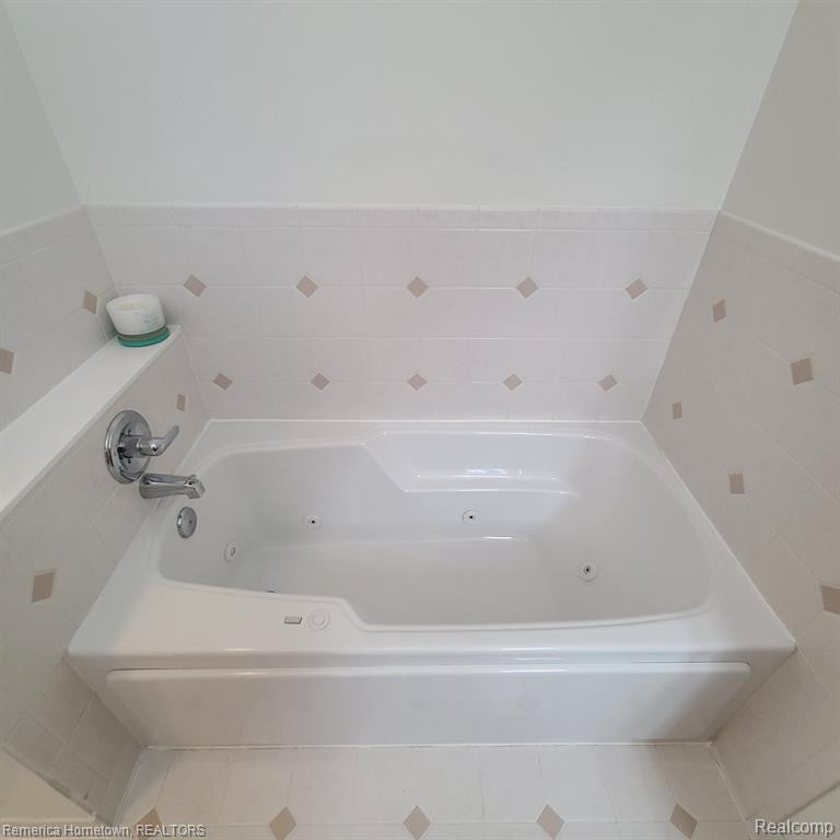 700 HEATHERIDGE Court, Brighton, MI 48116 — Photo 17