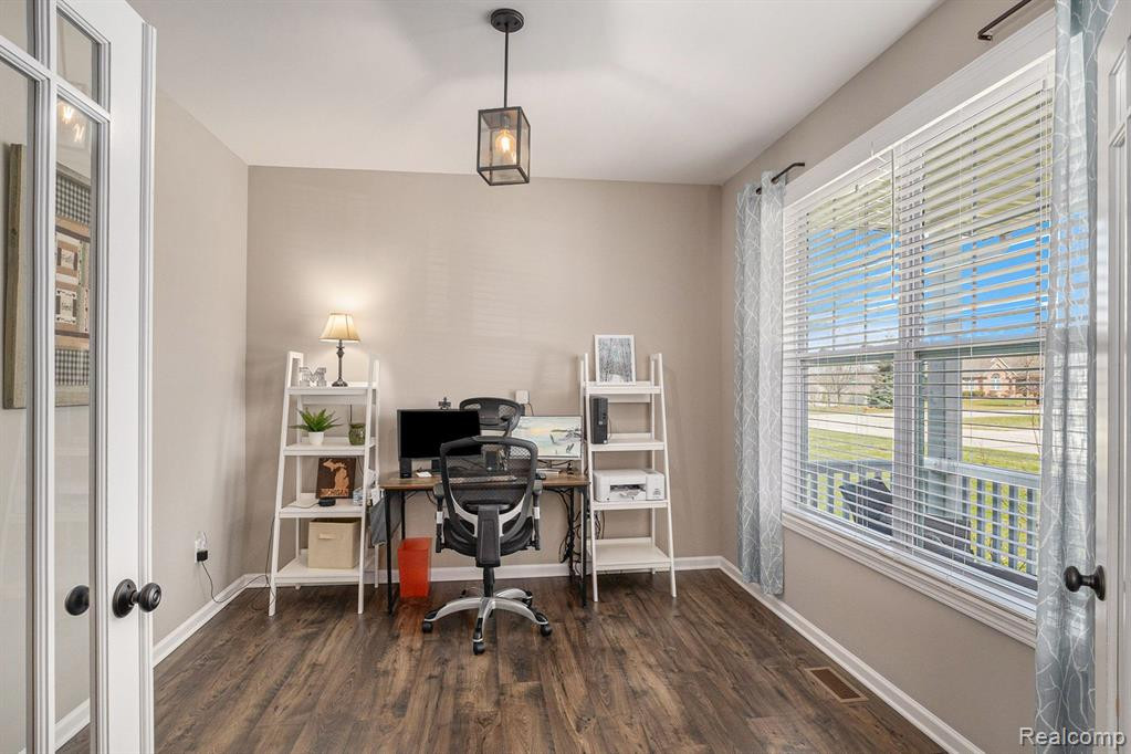 9252 HIDDEN OAKS Drive, Grand Blanc, MI 48439 — Photo 12