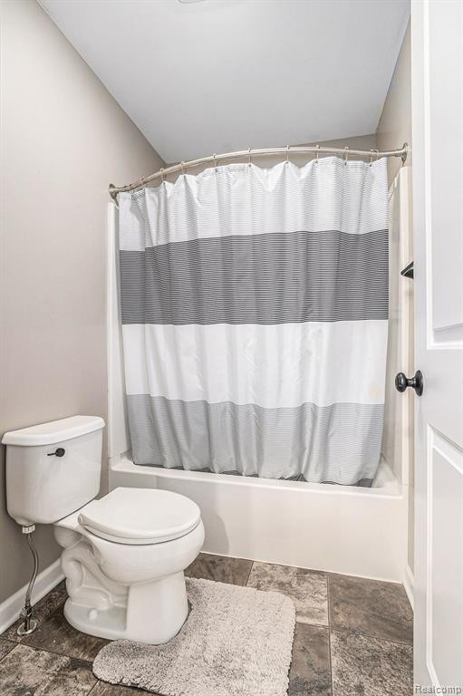 9252 HIDDEN OAKS Drive, Grand Blanc, MI 48439 — Photo 18