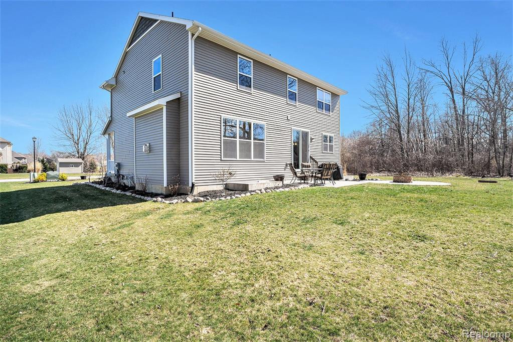 9252 HIDDEN OAKS Drive, Grand Blanc, MI 48439 — Photo 26
