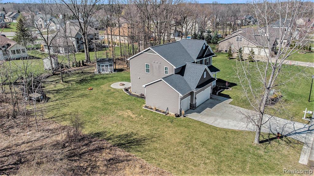 9252 HIDDEN OAKS Drive, Grand Blanc, MI 48439 — Photo 28