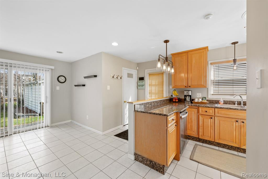 4244 OLIVIA Avenue, Royal Oak, MI 48073 — Photo 6