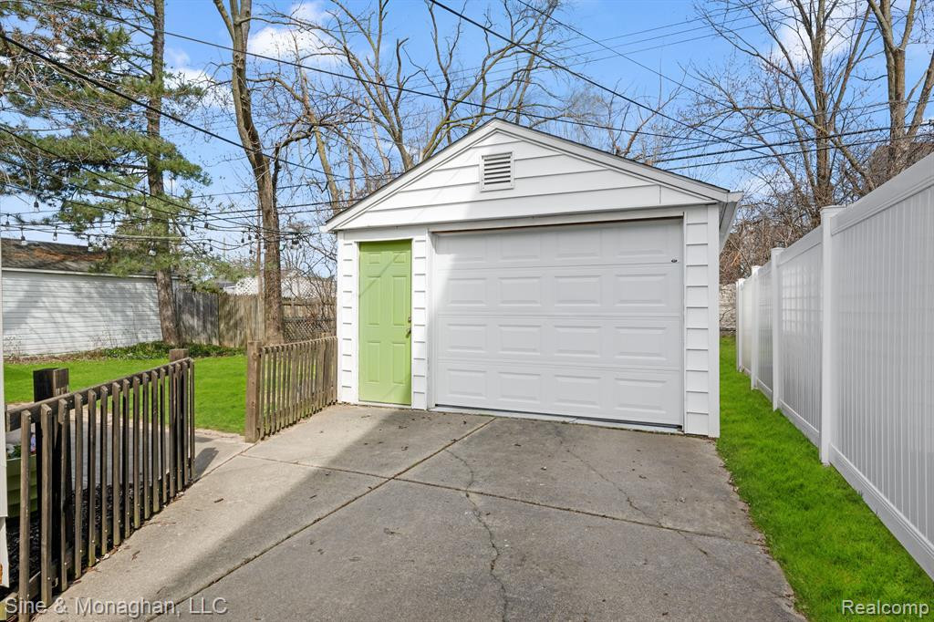4244 OLIVIA Avenue, Royal Oak, MI 48073 — Photo 13