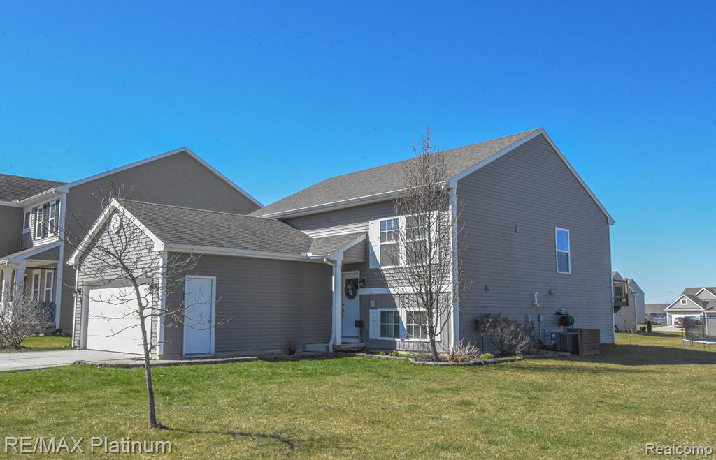 3715 AMBER OAKS Drive, Howell, MI 48855 — Photo 2