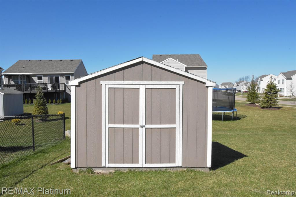 3715 AMBER OAKS Drive, Howell, MI 48855 — Photo 8