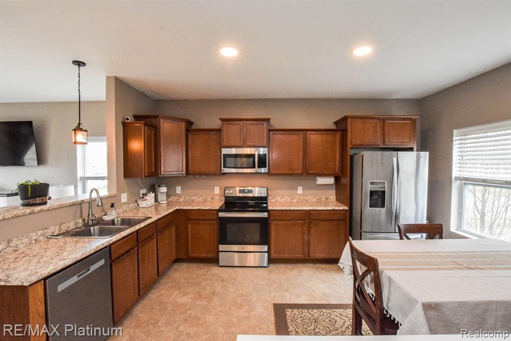 3715 AMBER OAKS Drive, Howell, MI 48855 — Photo 15