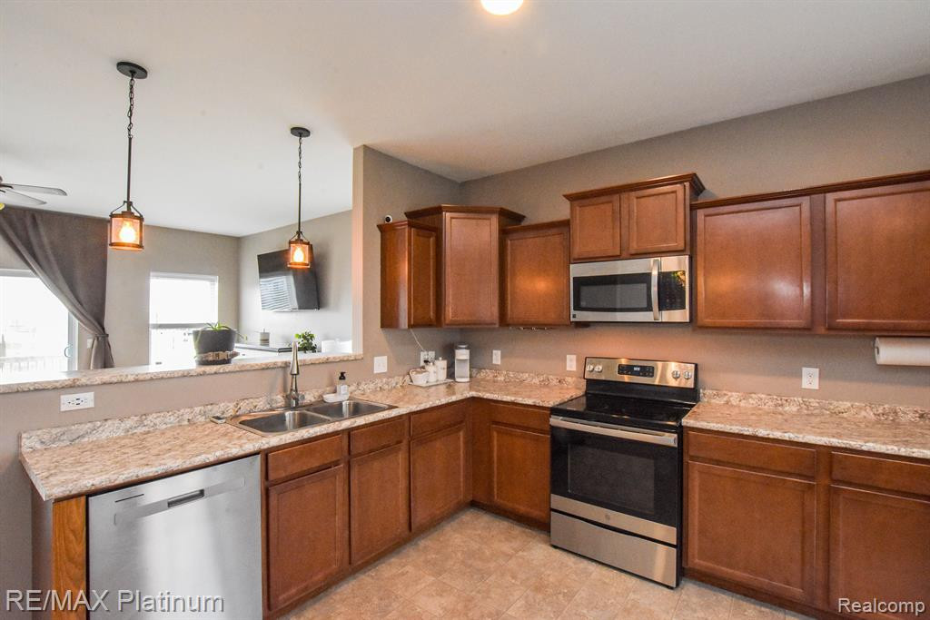 3715 AMBER OAKS Drive, Howell, MI 48855 — Photo 17
