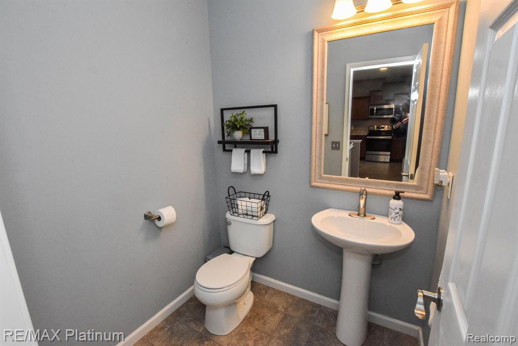 3715 AMBER OAKS Drive, Howell, MI 48855 — Photo 19