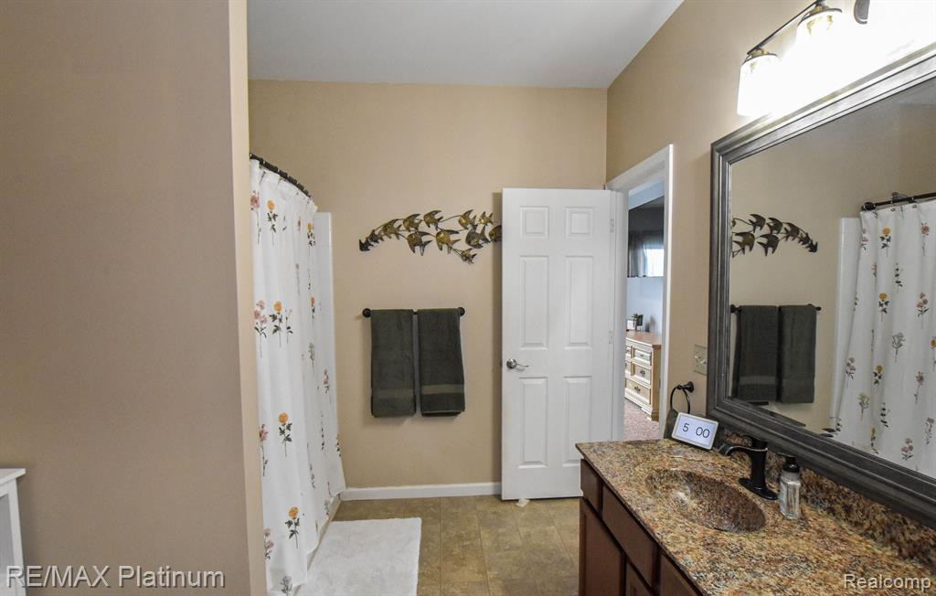 3715 AMBER OAKS Drive, Howell, MI 48855 — Photo 23