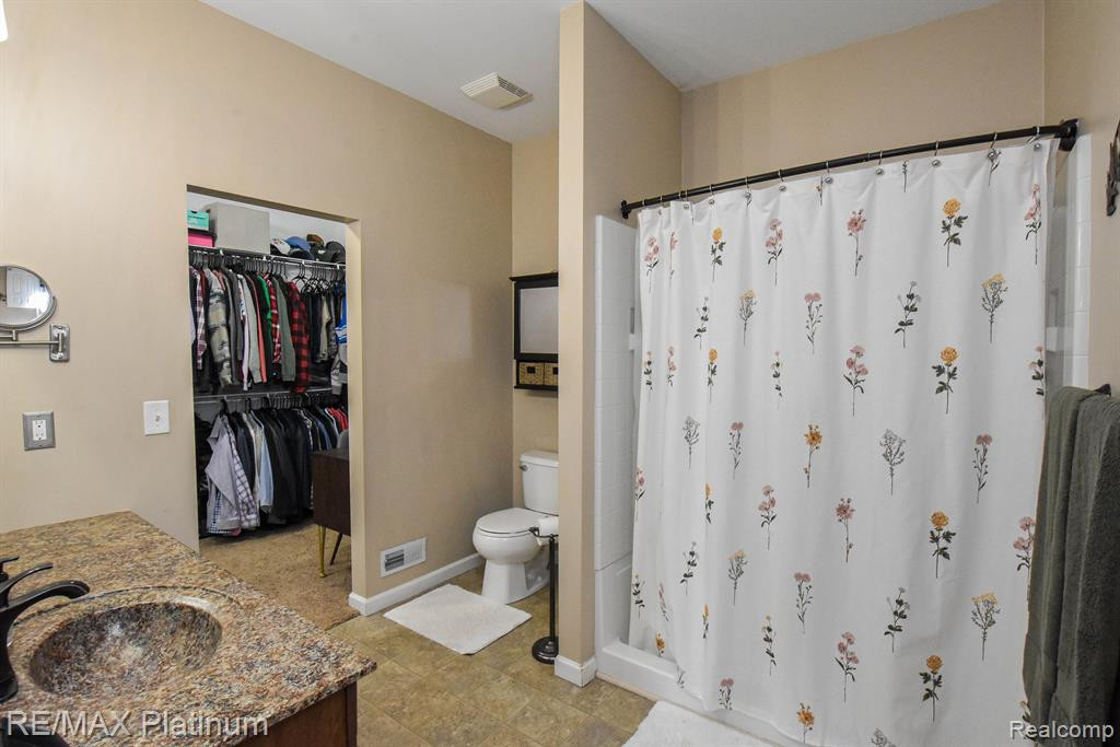3715 AMBER OAKS Drive, Howell, MI 48855 — Photo 24