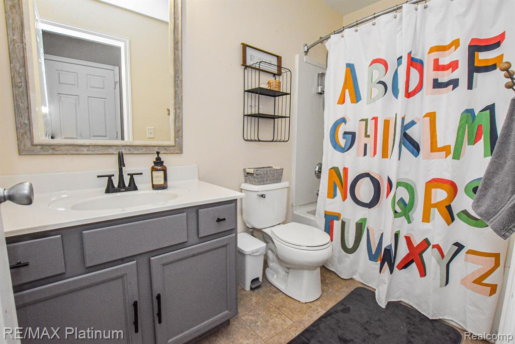 3715 AMBER OAKS Drive, Howell, MI 48855 — Photo 34