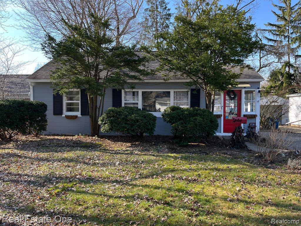 802 BARTON Drive, Ann Arbor, MI 48105 — Photo 2