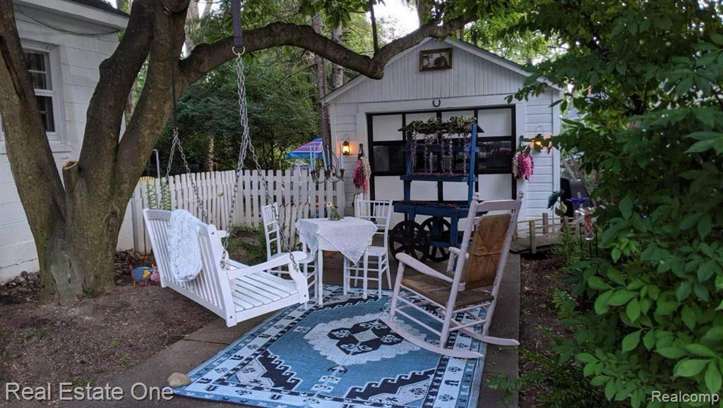 802 BARTON Drive, Ann Arbor, MI 48105 — Photo 5