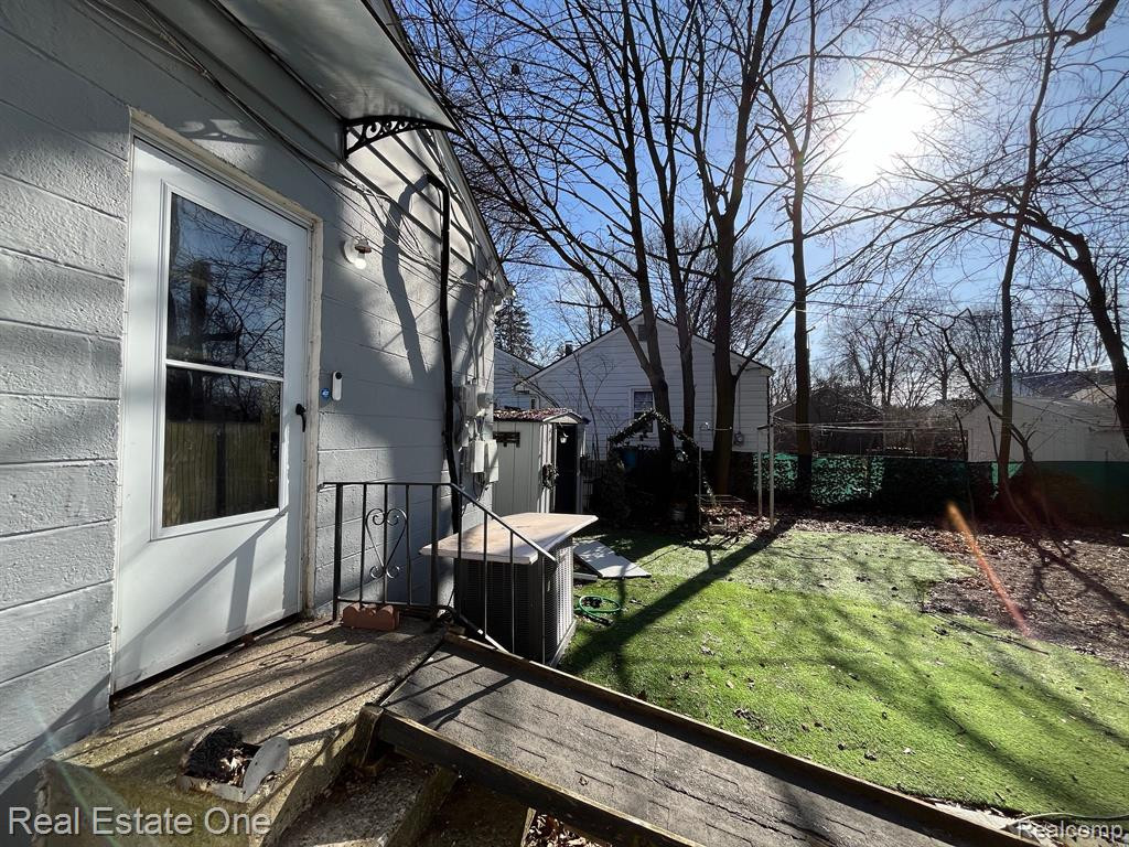 802 BARTON Drive, Ann Arbor, MI 48105 — Photo 6