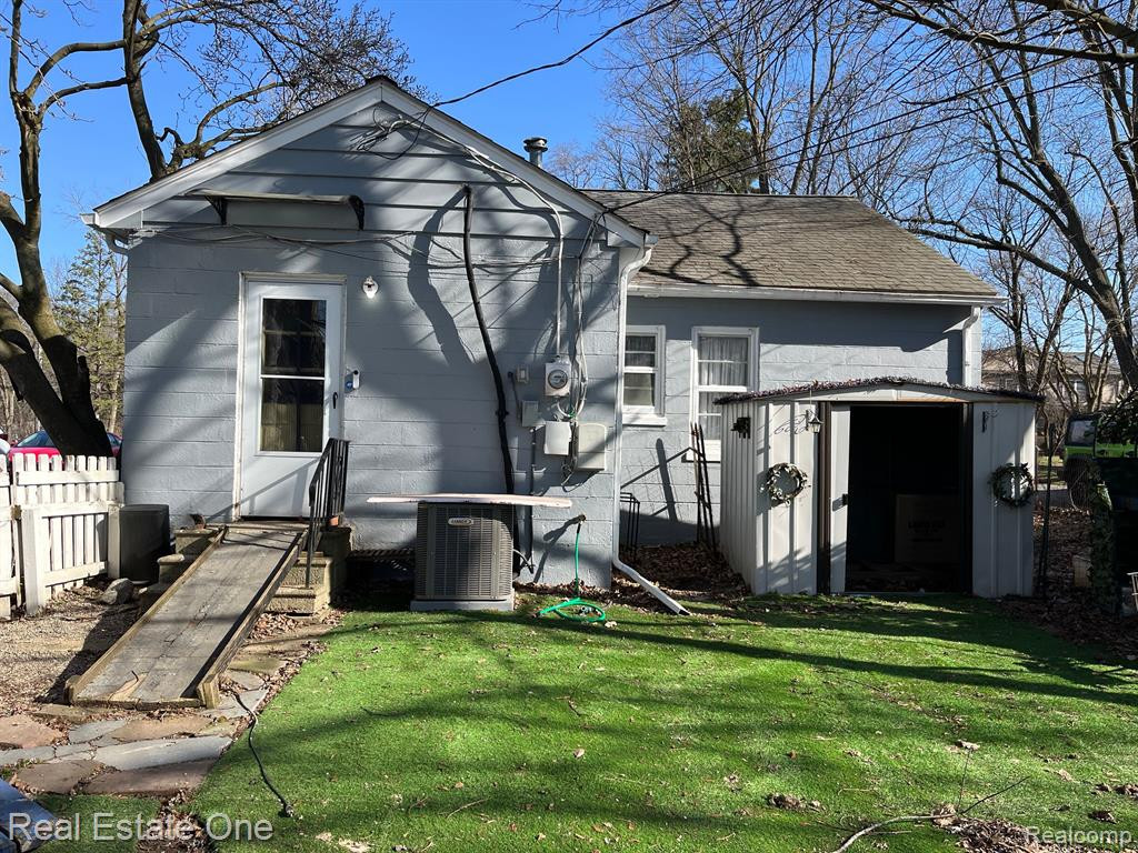 802 BARTON Drive, Ann Arbor, MI 48105 — Photo 7