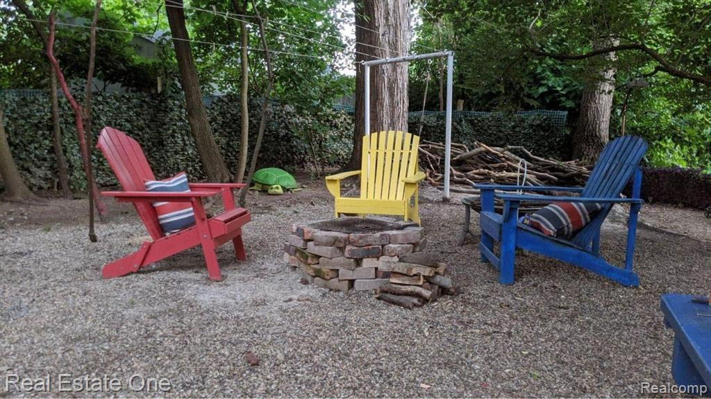 802 BARTON Drive, Ann Arbor, MI 48105 — Photo 9