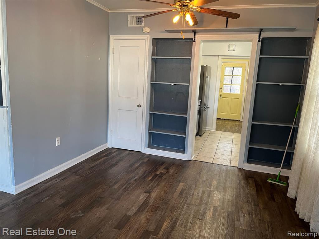 802 BARTON Drive, Ann Arbor, MI 48105 — Photo 16