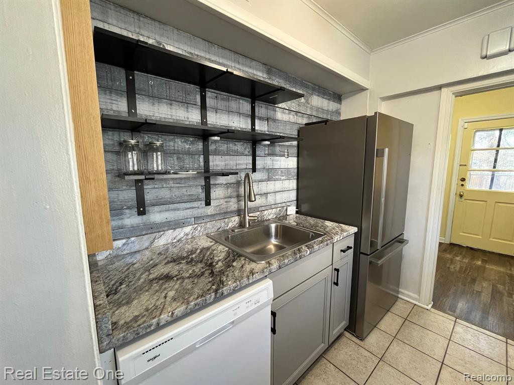 802 BARTON Drive, Ann Arbor, MI 48105 — Photo 18
