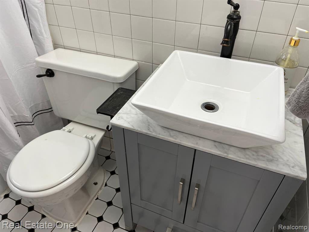 802 BARTON Drive, Ann Arbor, MI 48105 — Photo 32