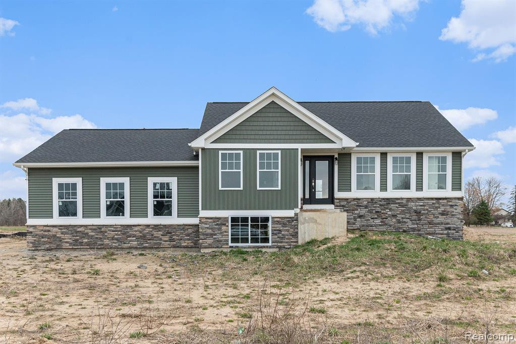 5070 Lindemere Drive, Fowlerville, MI 48836 — front exterior