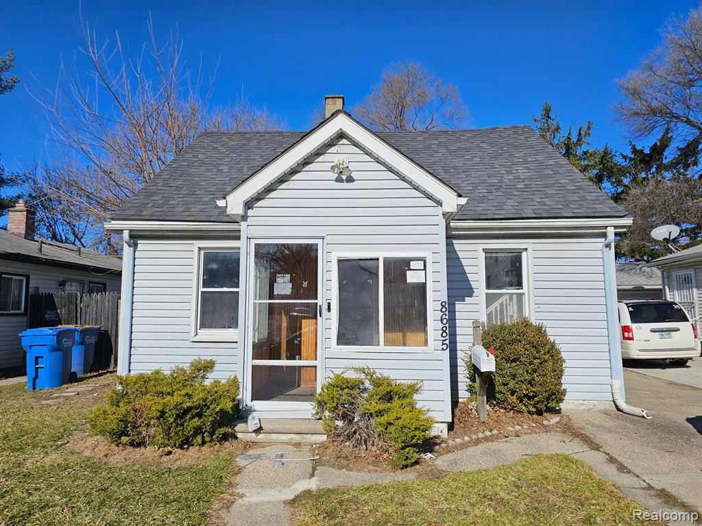 8685 DODGE Avenue, Warren, MI 48089 — front exterior