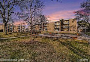 4921 CROOKS Road, M1, Royal Oak, MI 48073 — Photo 2