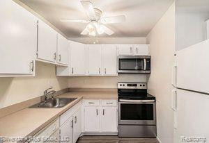 4921 CROOKS Road, M1, Royal Oak, MI 48073 — Photo 9