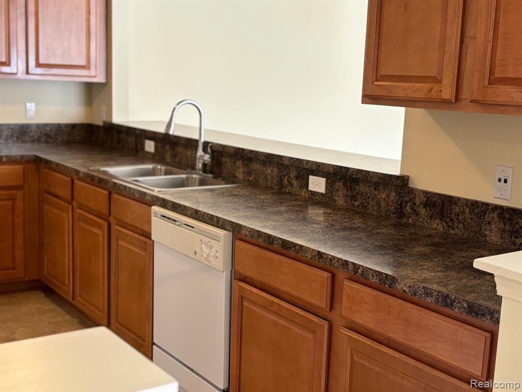16706 DOVER Drive, 71, Northville, MI 48168 — Photo 7
